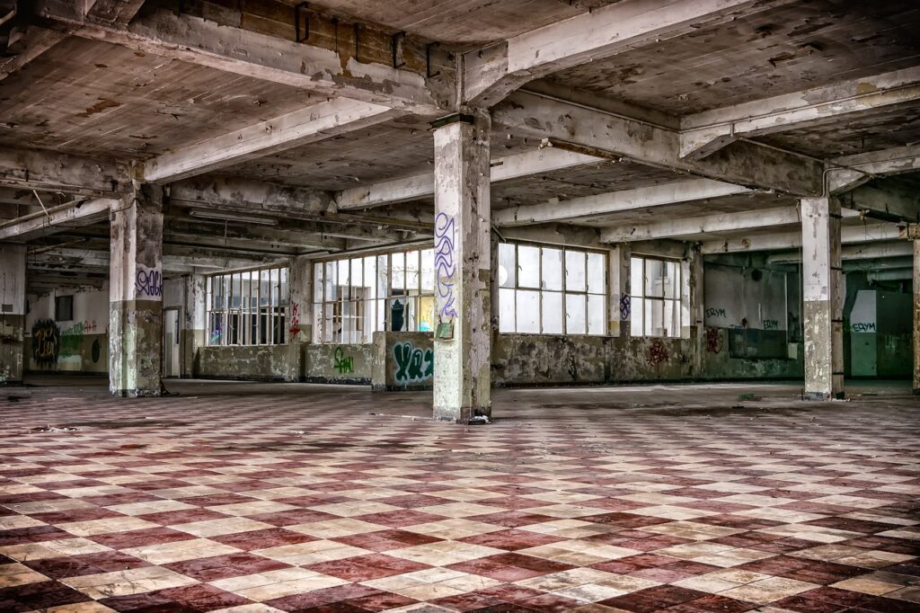 lost places, hall, columns-2963764.jpg